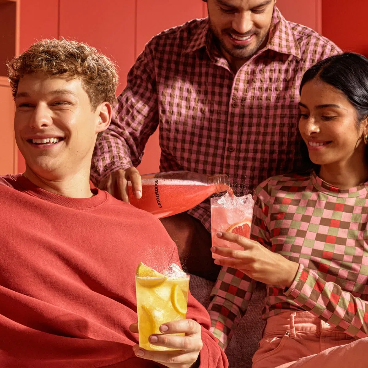 Sodastream drink mix Pink Grapefruit ohne Zucker – zuckerfreier Sirup für gesprudeltes & stilles Wasser, 4er Pack (4 x 440 ml), mit Vitamine & Mineralstoff, ergibt bis zu 9L Fertiggetränk