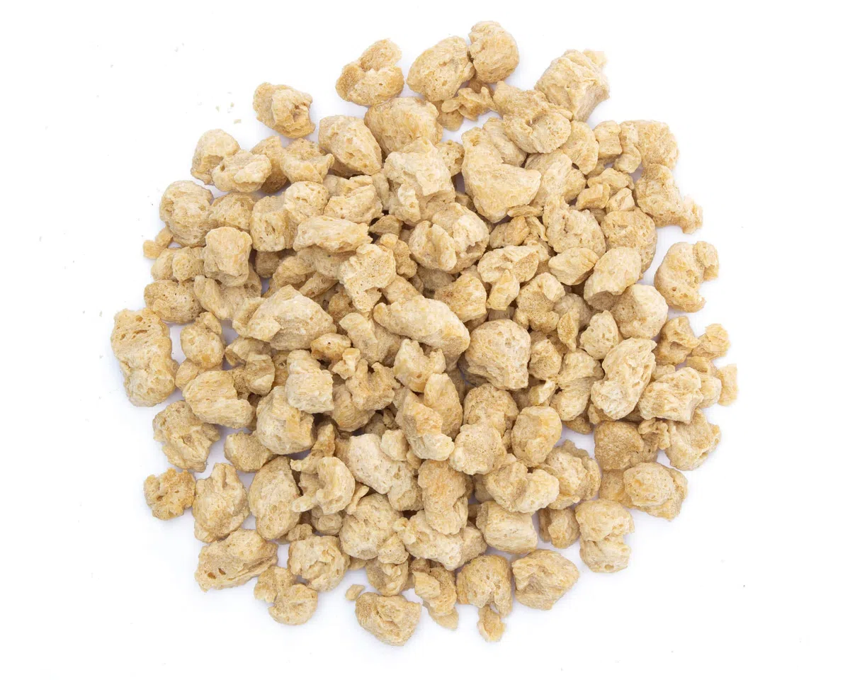 Yakeba | BIO Soja | Gulasch / Chunks / Knöpfe | Gentechnikfrei | 1000g | Veganer Fleischersatz I Sojaprotein | für veganes Gulasch, Chilli sin Carne uvm. | Alternative zu Seitan