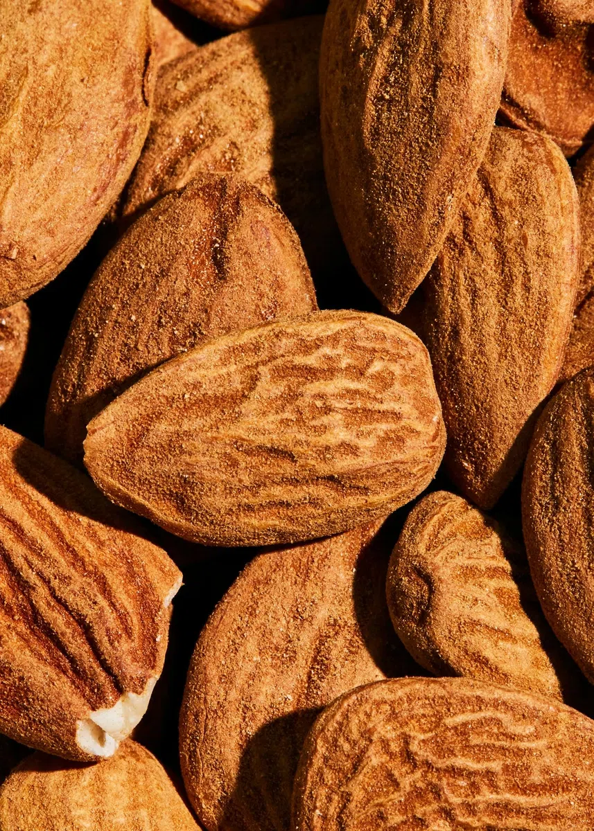 KoRo - Bio Mandelkerne 1 kg - Proteinquelle - Hoher Ballaststoffgehalt - Mild-süß & knackig