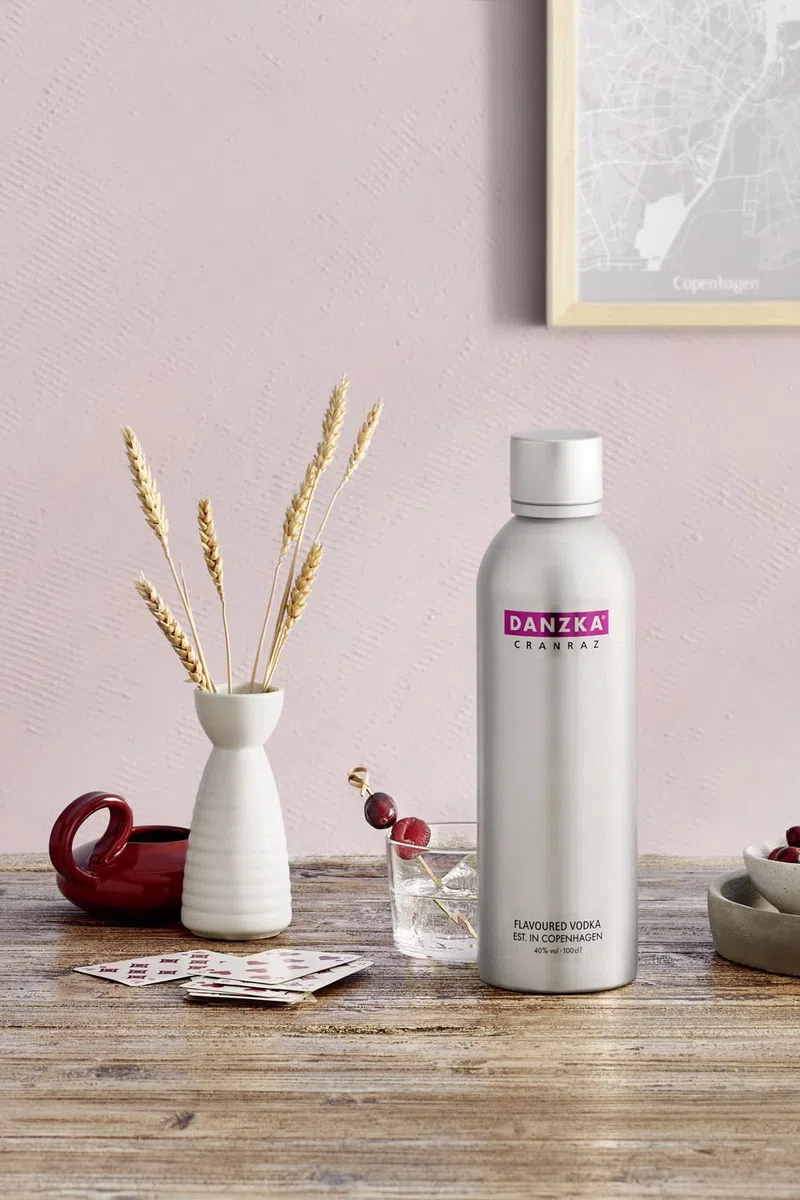 DANZKA Cranraz – 1 L Premium Vodka mit 40% vol. – Aluminiumflasche im Skandinavisches Design est. in Copenhagen