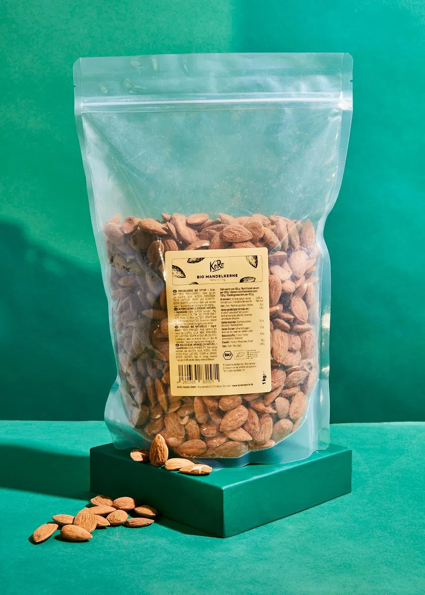 KoRo - Bio Mandelkerne 1 kg - Proteinquelle - Hoher Ballaststoffgehalt - Mild-süß & knackig