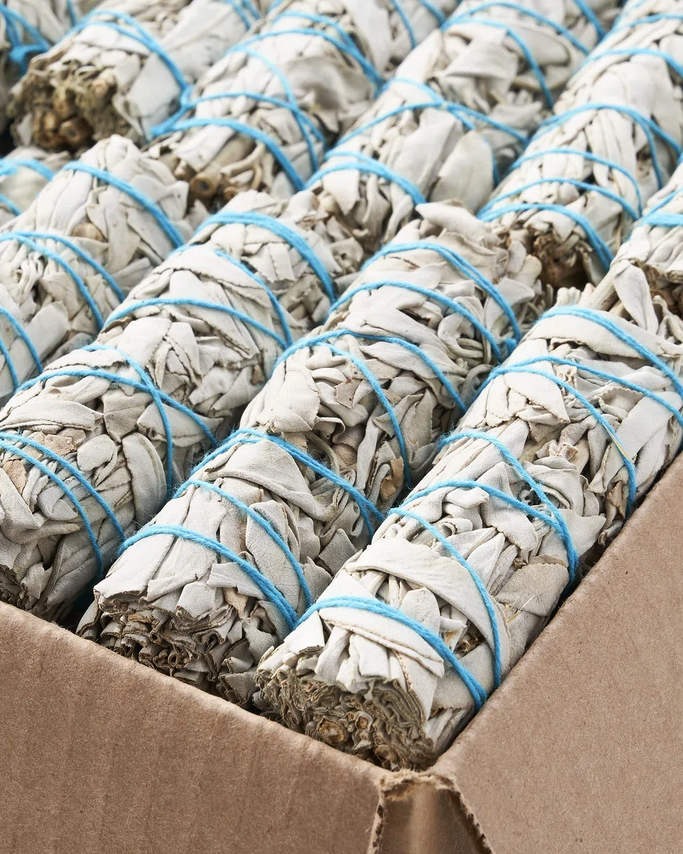 100 weiße Salbei-Smudge-Sticks, Großhandels-Masse – nachhaltig angebaut für Heilung, Stressabbau, spirituelle Nutzung und persönliche Entwicklung