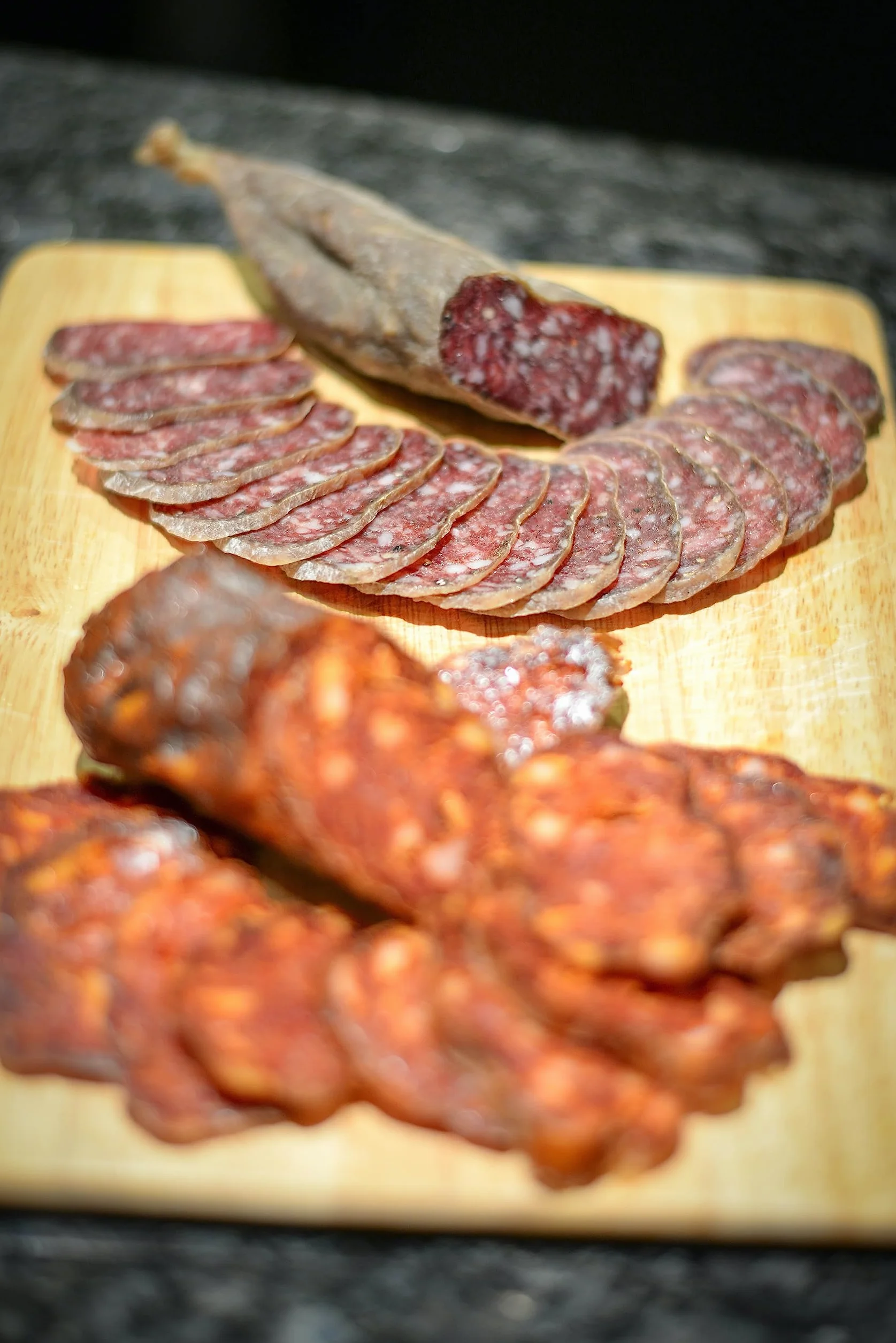 Iberisches Wurst- und Wurststück aus Eichel und Schinken, 50 % IBerisches Rennen, ohne Knochen, 2 – 2,5 kg. Marke Guiju.