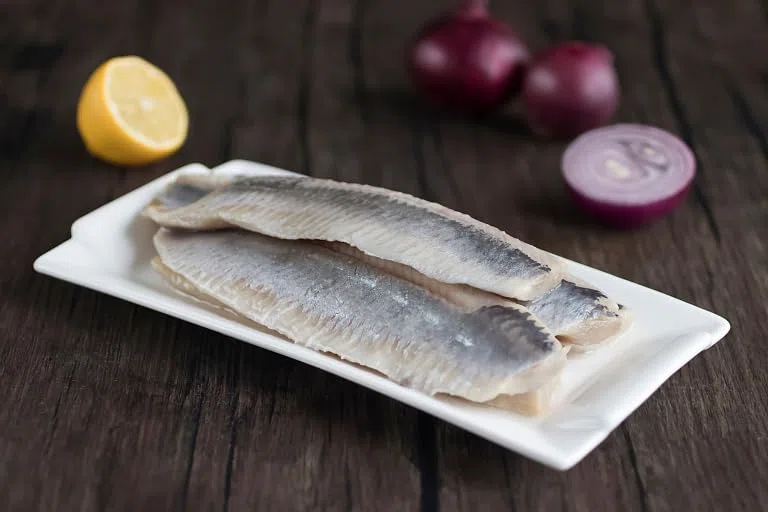 Rauchmatjes | Matjes | Räuchermatjesfilets | Eingelegt in feinem Rapsöl | 500g | Smoky | Räuchermatjes | delishopper