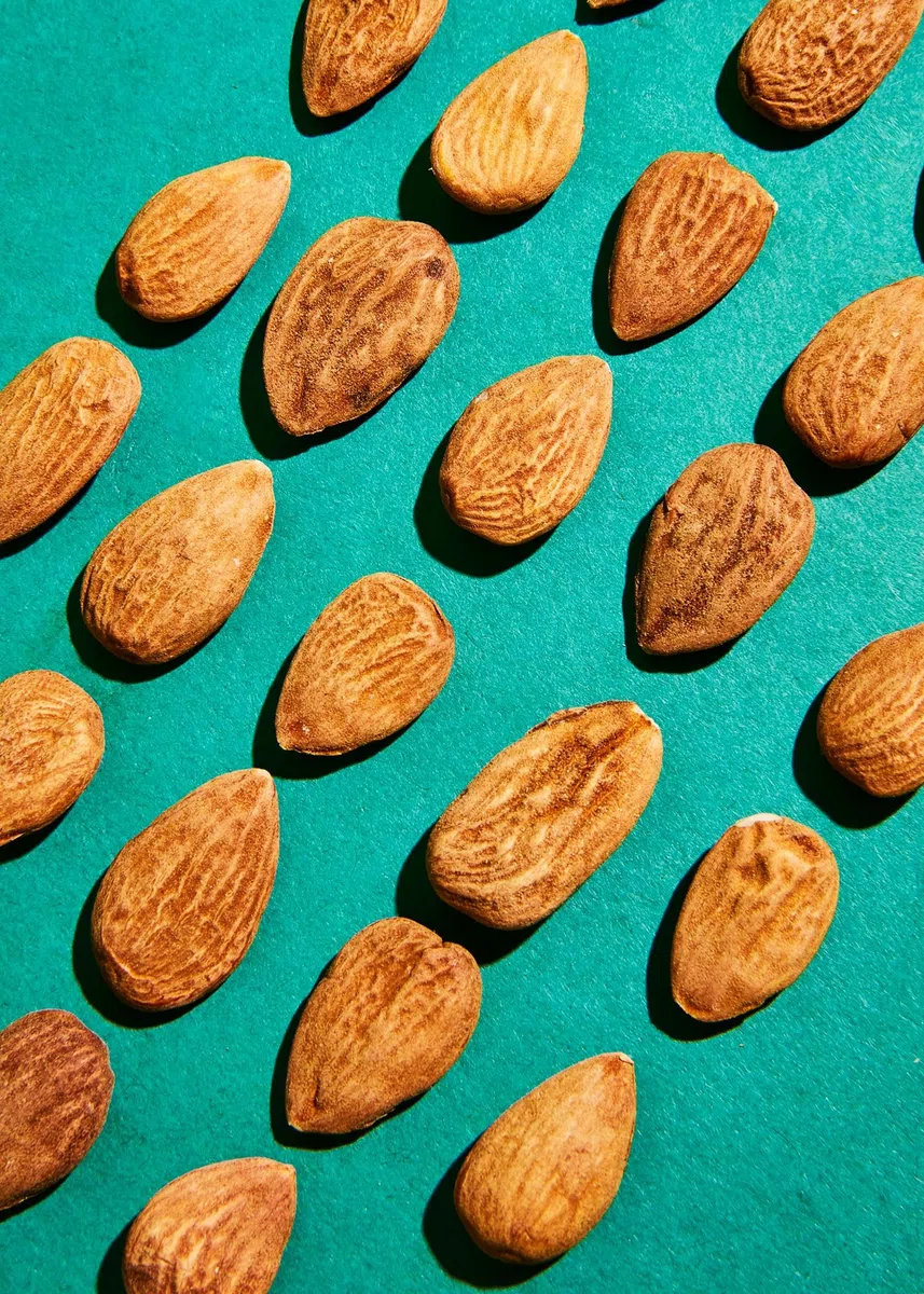 KoRo - Bio Mandelkerne 1 kg - Proteinquelle - Hoher Ballaststoffgehalt - Mild-süß & knackig